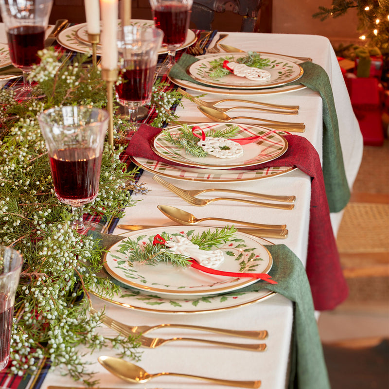Holiday 12-Piece Plate & Mug Dinnerware Set